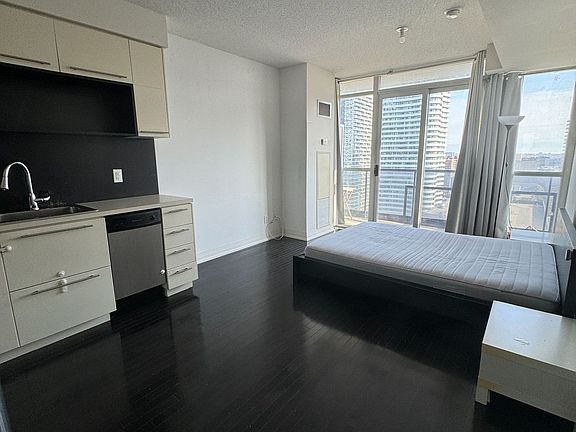3rd image of 25 Carlton St #2701