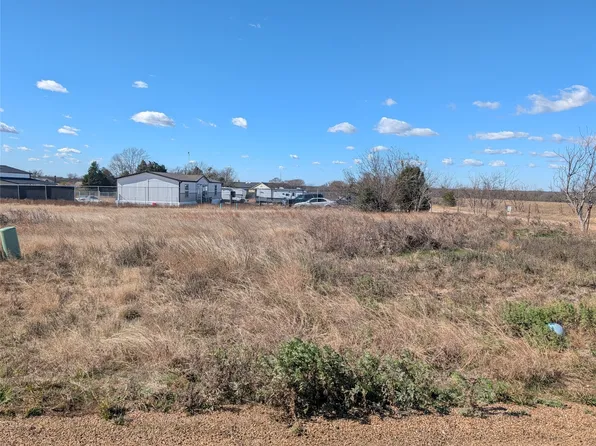 272 Victory Dr, Mabank, TX 75156