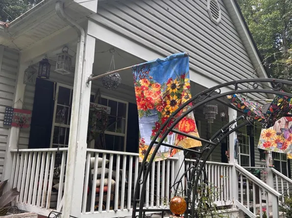 425 Deer Ln, Bremo Bluff, VA 23022