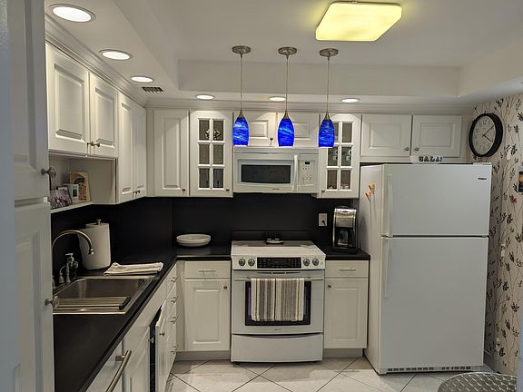 3rd image of 3450 S Ocean Boulevard #318