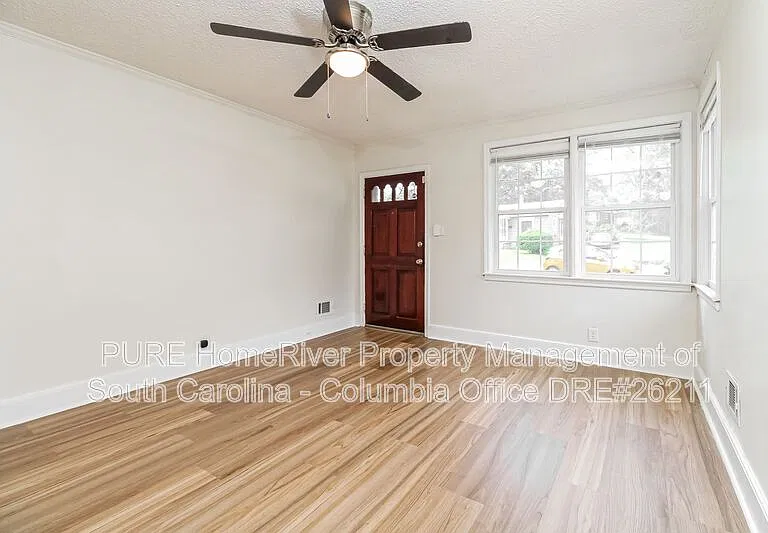 3 bed, 1.0 bath, 999 sqft, $1,300 — Photo 2