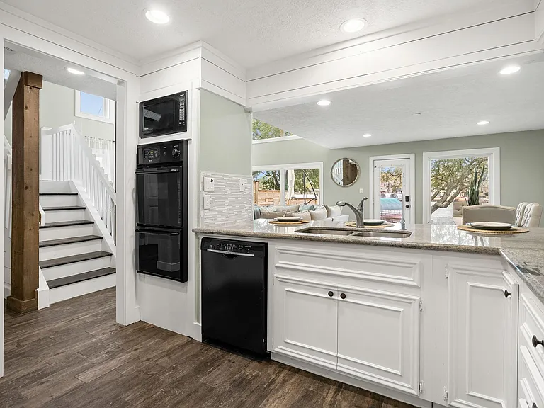 3203 Poe Dr — Photo 9