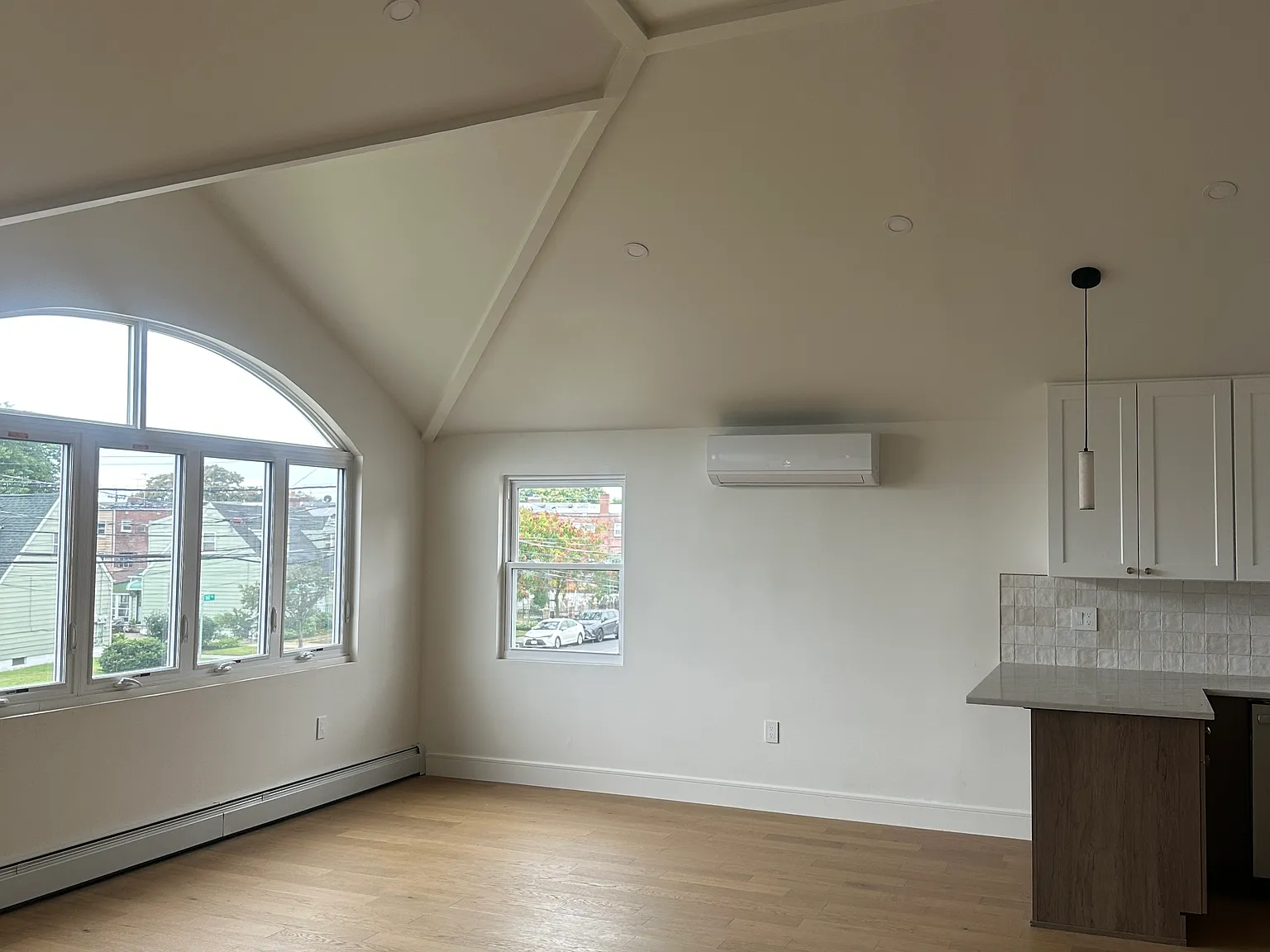 3 bed, 1728 sqft, $4,100 — Photo 2