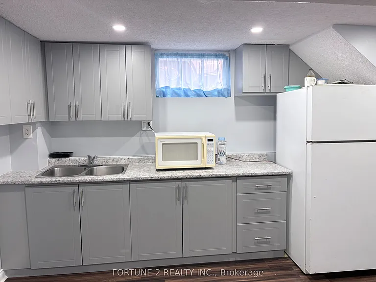 614 Ross St — Photo 12