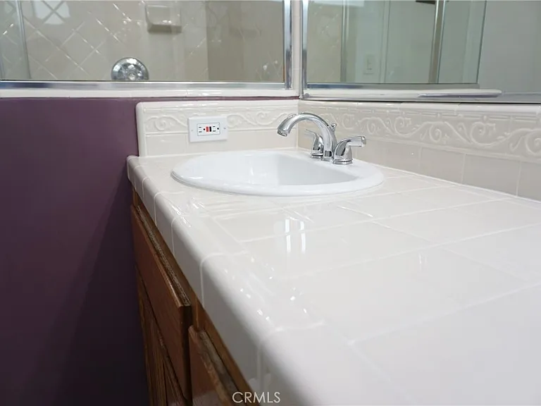 5540 Balboa Blvd — Photo 33