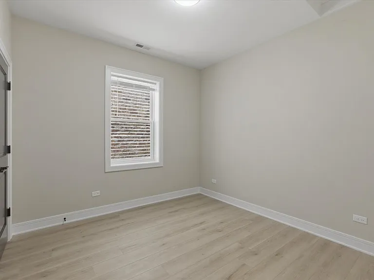 4932 S Champlain Ave #3 — Photo 14