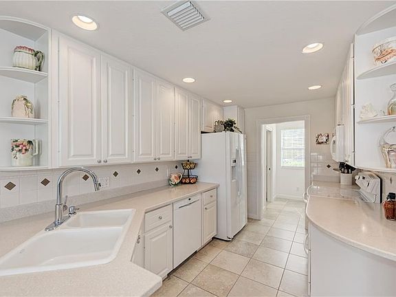 5th image of 1619 Burgos Dr