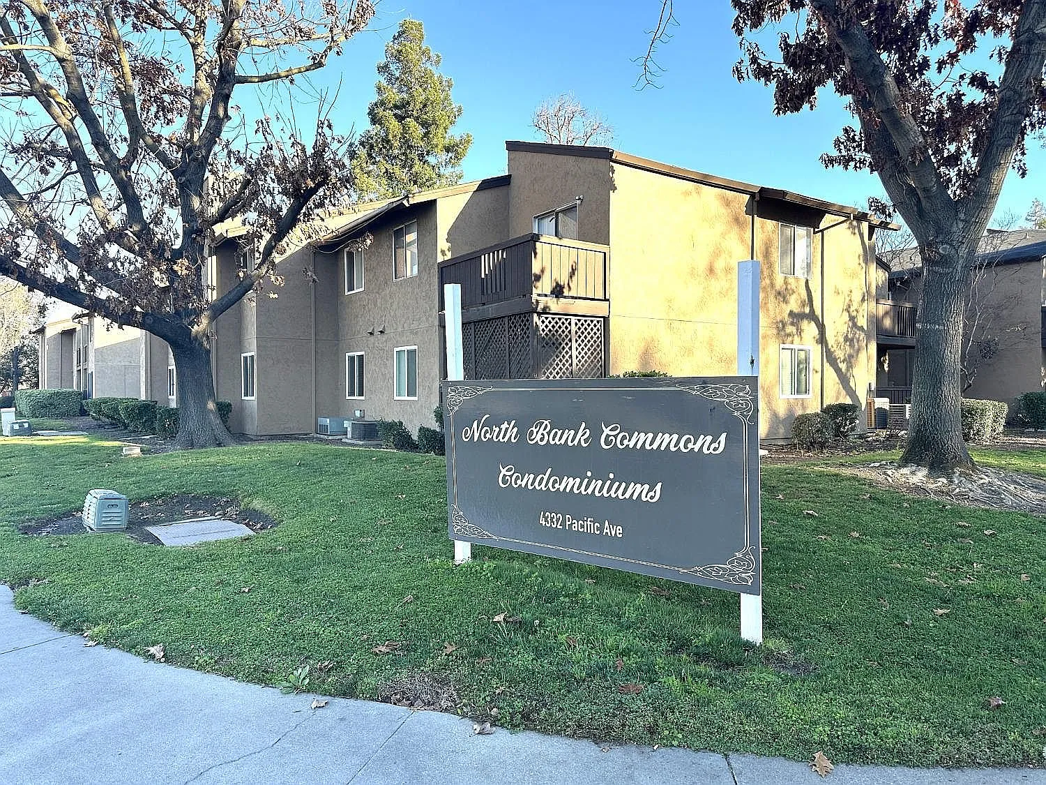 2 bed, 695 sqft, $1,700 — Photo 1