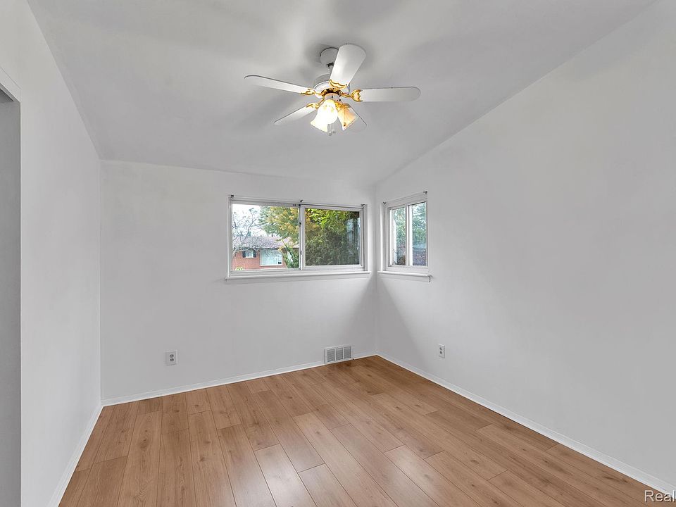 26811 Van Buren Rd, photo 11