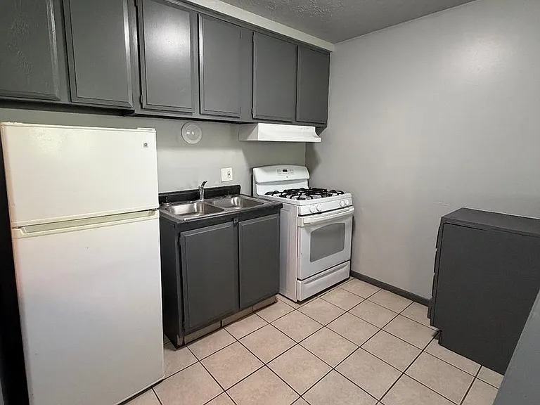 4750 Lafayette Ave — Photo 1