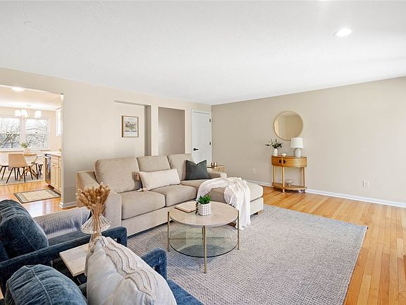 5th image of 402 Forest Ridge Dr