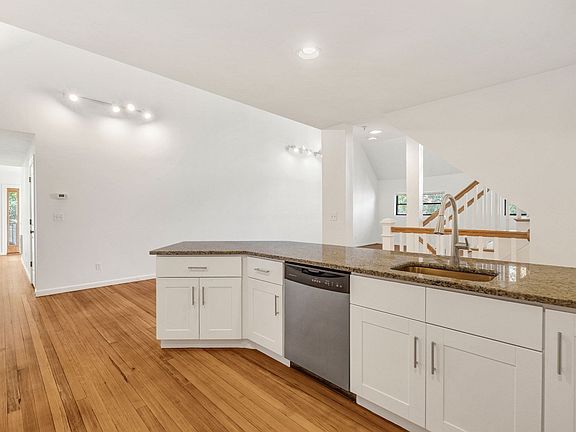 5th image of 157 Beale St APT 5