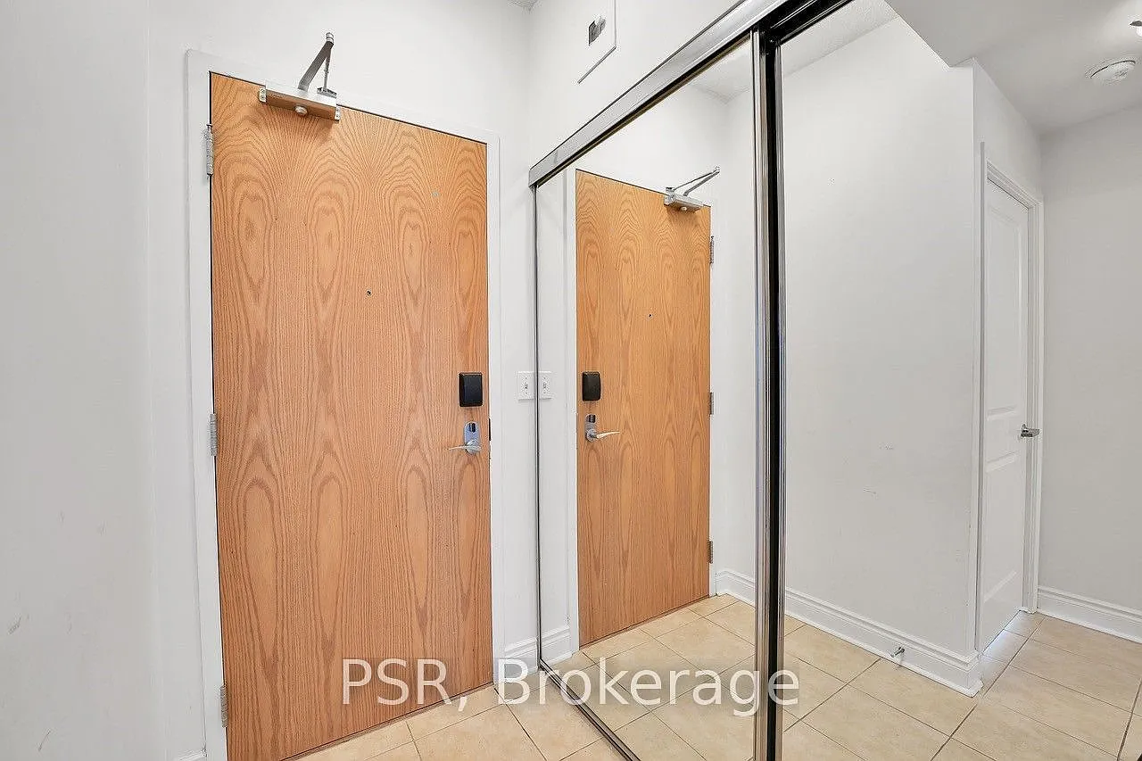 Park Lake Residences — Photo 2