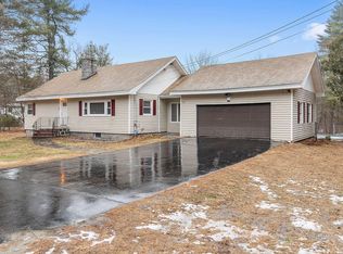 10 Willow St, Pelham, NH 03076