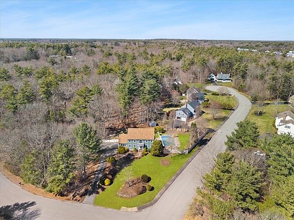 5th image of 78 Gretchen Way