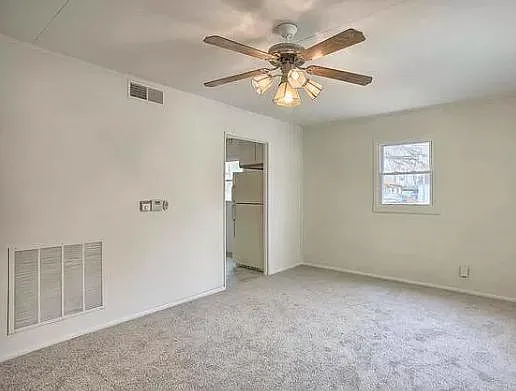 208 Crystal Lake Dr — Photo 4