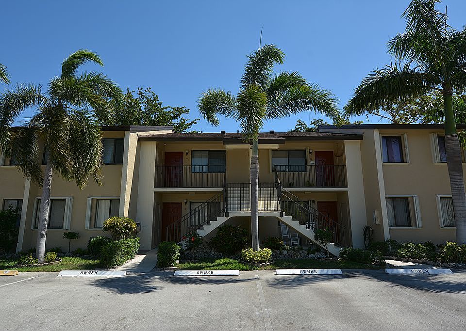 1st image of 190 SE 7th St #107