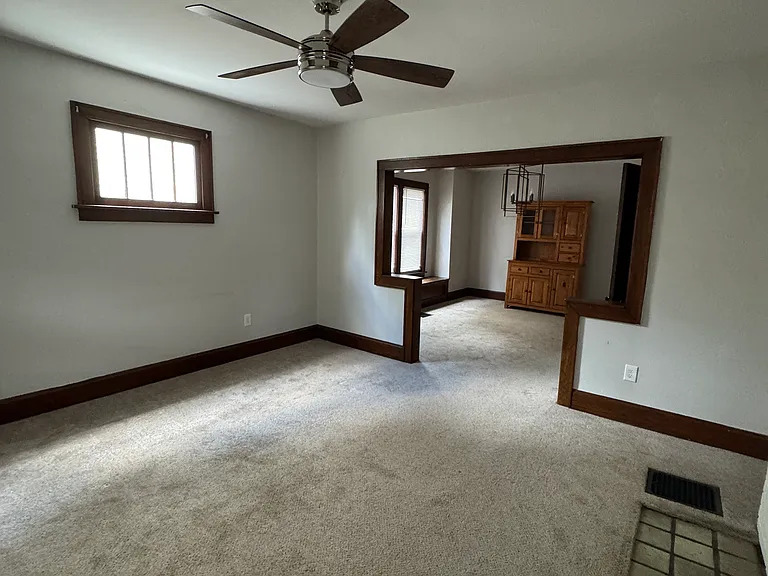 107 W Lakeview Ave — Photo 1