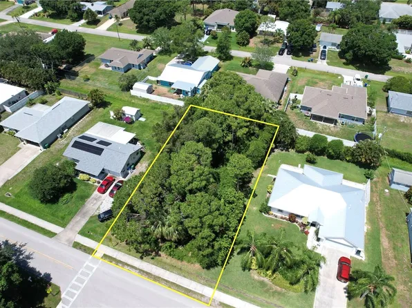 418 Easy St, Sebastian, FL 32958