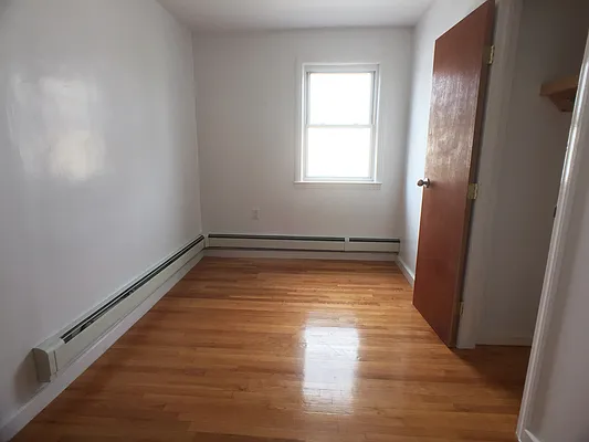 Rented by BuySell Real Estate Inc | media 38