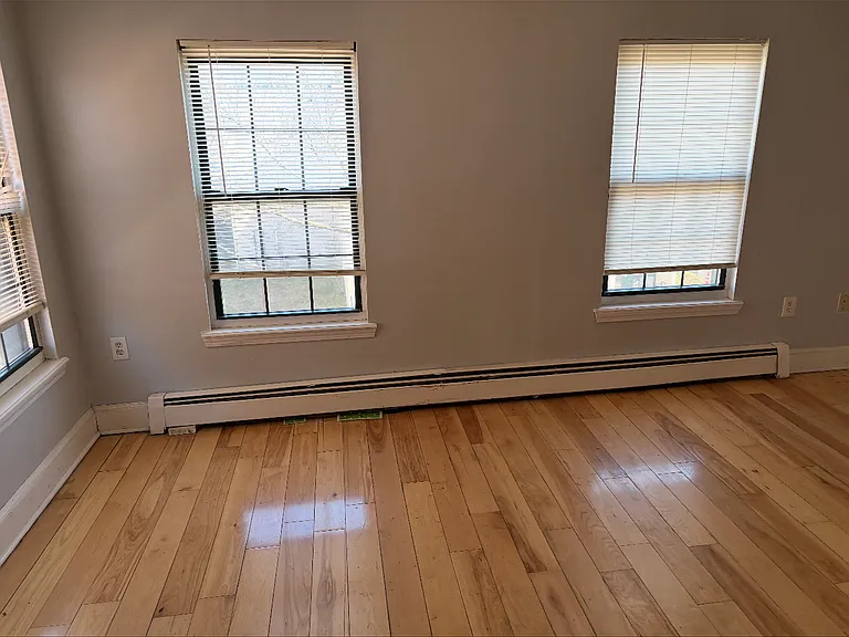 4 Sussex St #3 — Photo 1