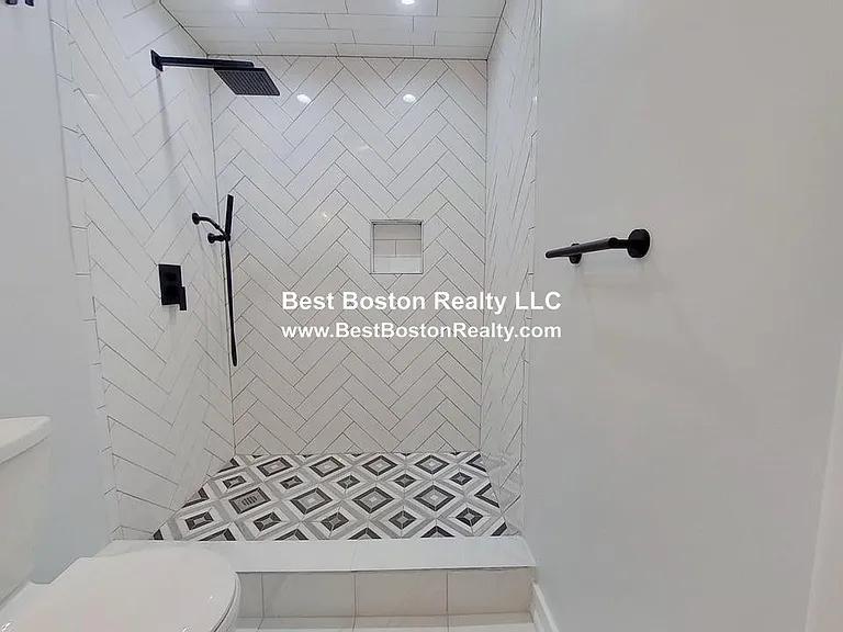 714 Winthrop Ave #203 — Photo 6