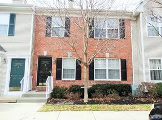 2392 Quill Ct, Mahwah, NJ 07430
