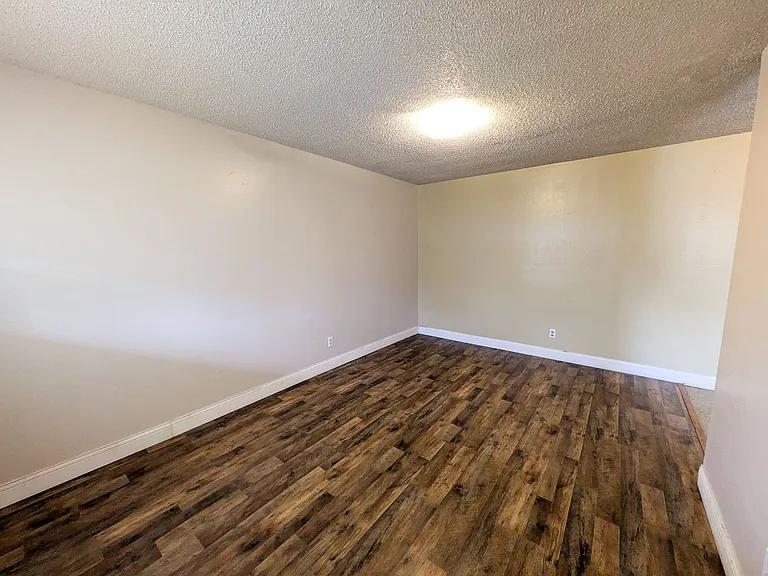 893-905 Campus St — Photo 24