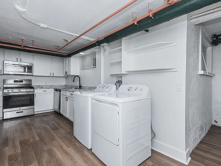 Wolcott Apartments — Photo 18