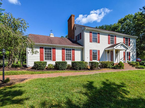 2nd image of 211 Ivy Ln