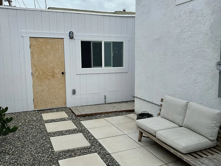 1523 E 16th St — Photo 12