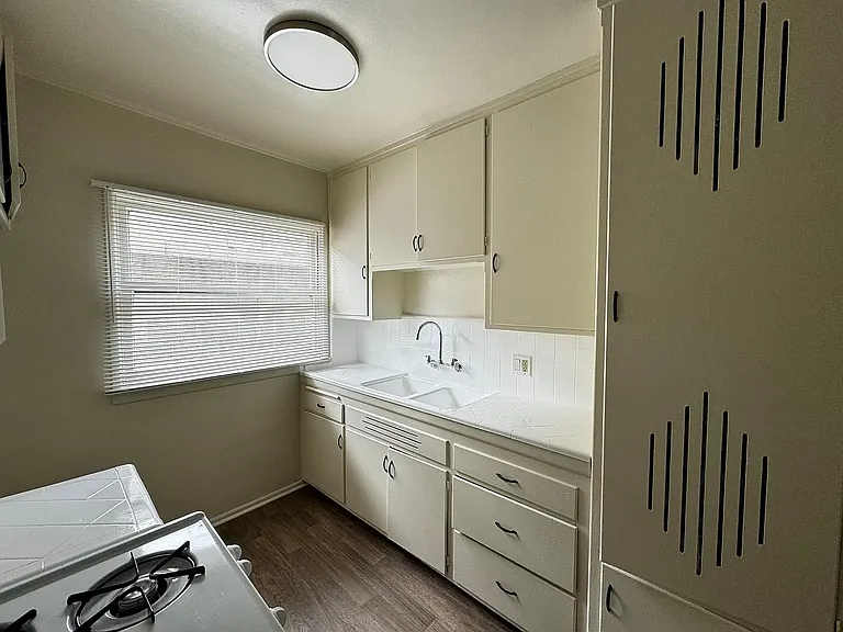 4839 W Slauson Ave — Photo 20