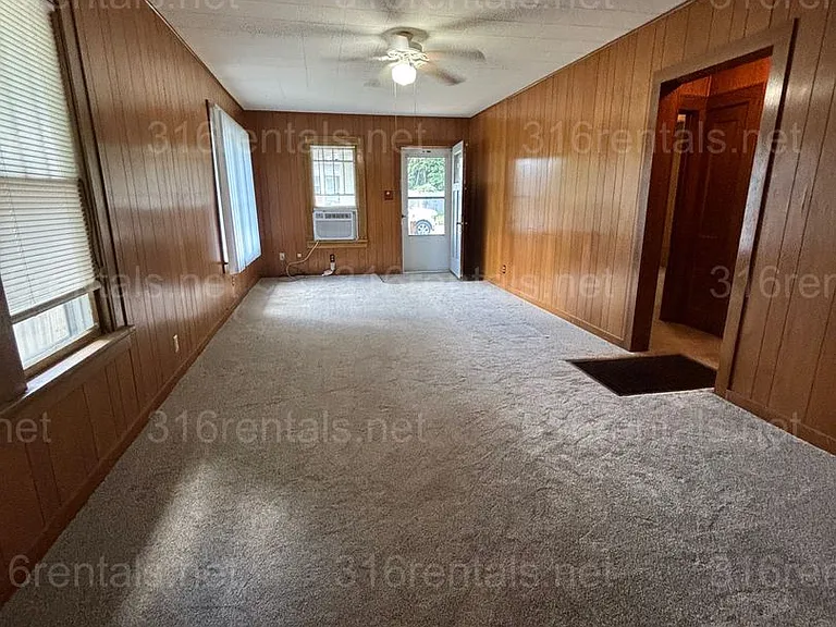 1012 W Ash Ave — Photo 9