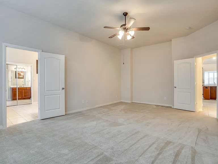 7747 Ivanhoe Dr — Photo 32