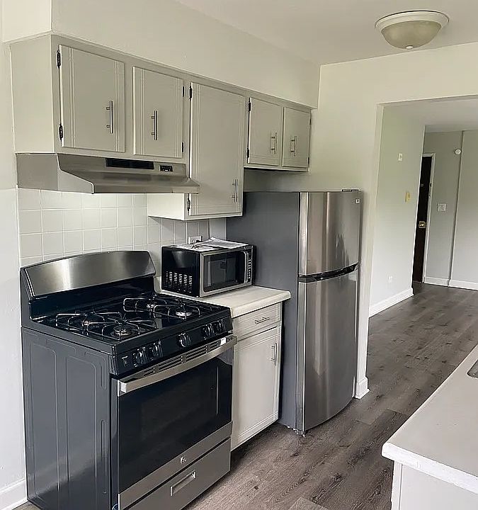 1st image of 1185 Surrey Dr APT 3E