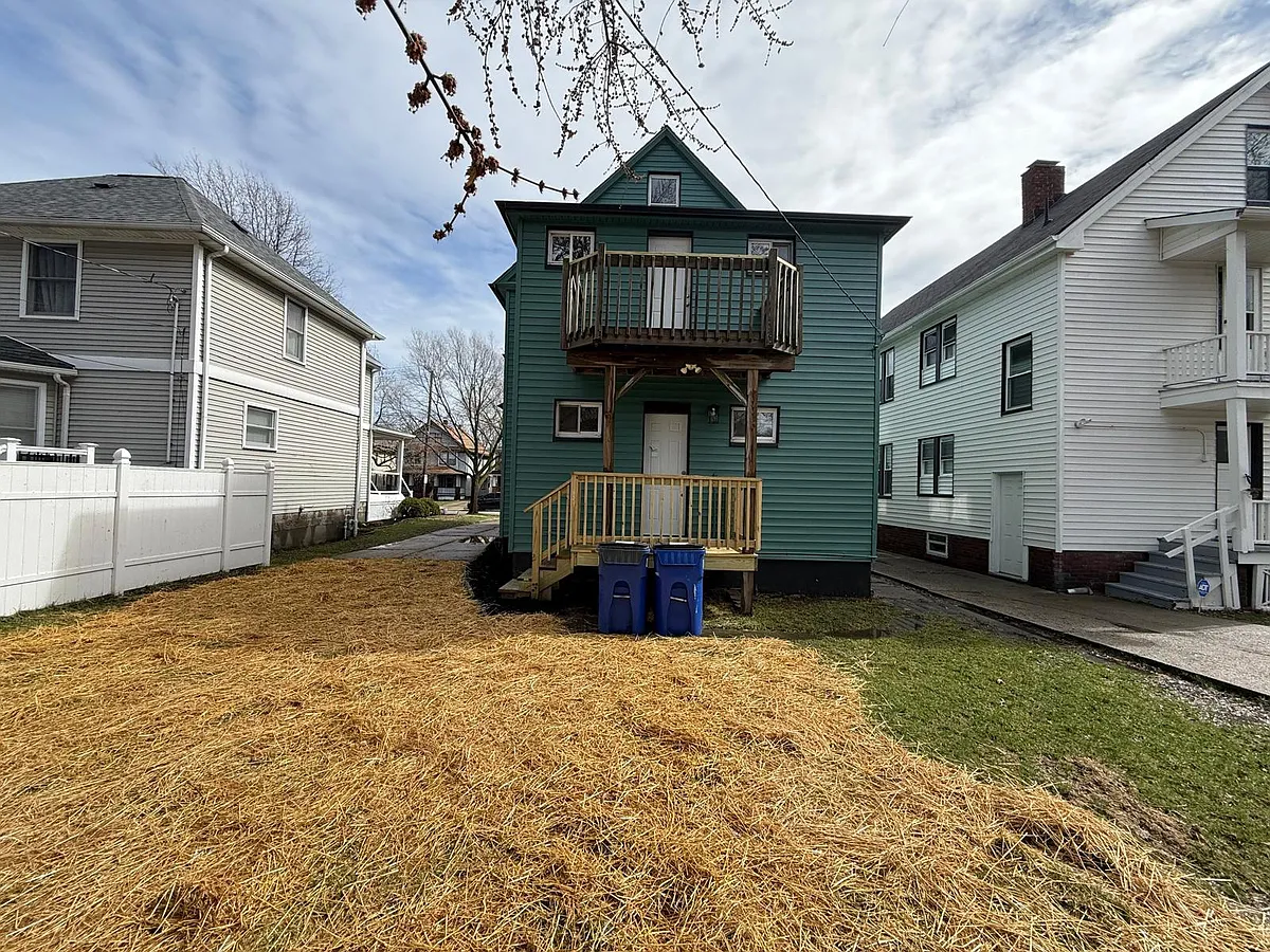 Building Photo - 1326 W 110th St #1 & 2