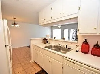 111 S Springview Dr — Photo 9