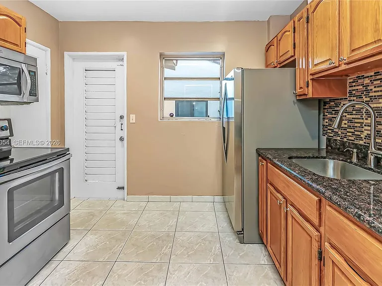 1015 Cortez St — Photo 8