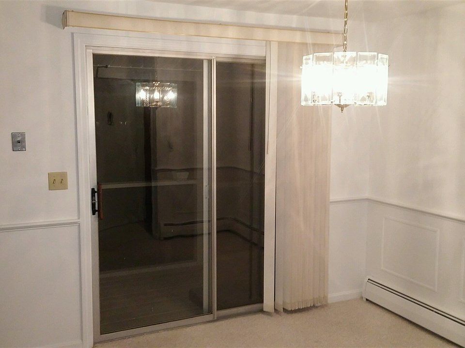 2nd image of 105 Exeter Rd APT 1