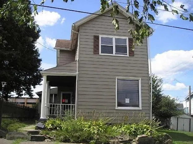 216 8th St photo 1