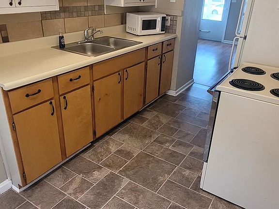 3rd image of 416 E Kirwin Ave
