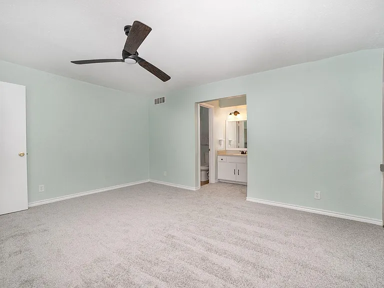 3131 Wycliff Ave — Photo 2