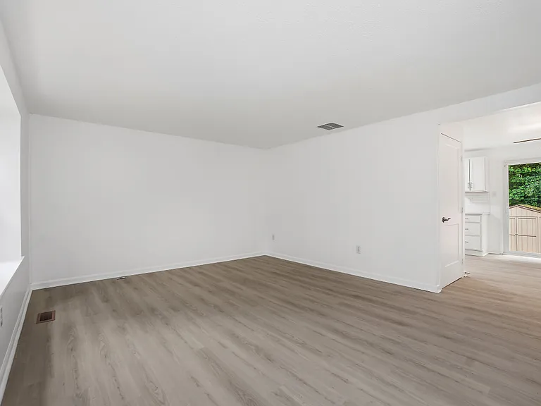 10214 Millstream Dr — Photo 3