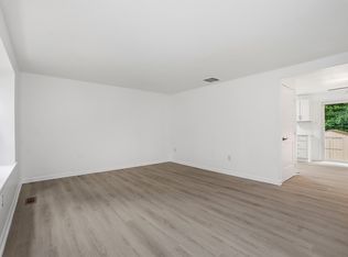 10214 Millstream Dr, Gaithersburg, MD 20886