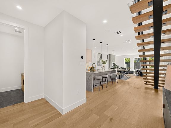 4th image of 6531 Victoria Ave