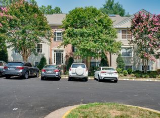3905 Golf Tee Ct APT 202, Fairfax, VA 22033