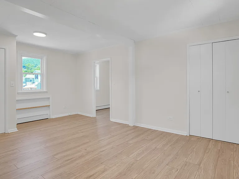 Living room - entryway to dining room and kitchen