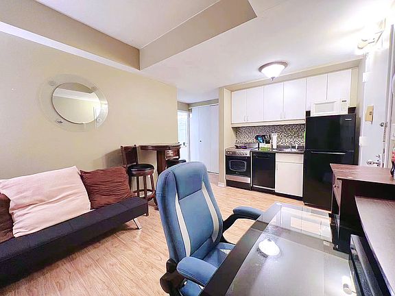 4th image of 150 W 51st St APT 1031