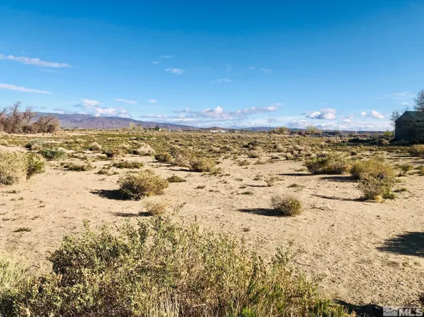 2660 E Antelope St, Silver Springs, NV 89429