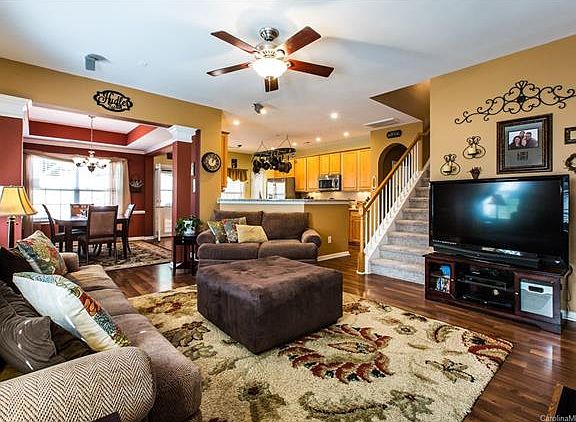 2nd image of 10722 Mountain Springs Dr